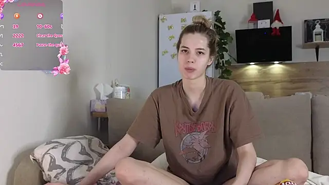 Snapshot of Girl_alone_home chatting on January 31, 3:41 am Girl alone home online show from January 31, 3:41 am