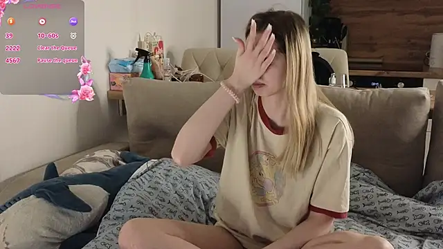 Snapshot of Girl_alone_home chatting on February 12, 3:51 am Girl alone home online show from February 12, 3:51 am