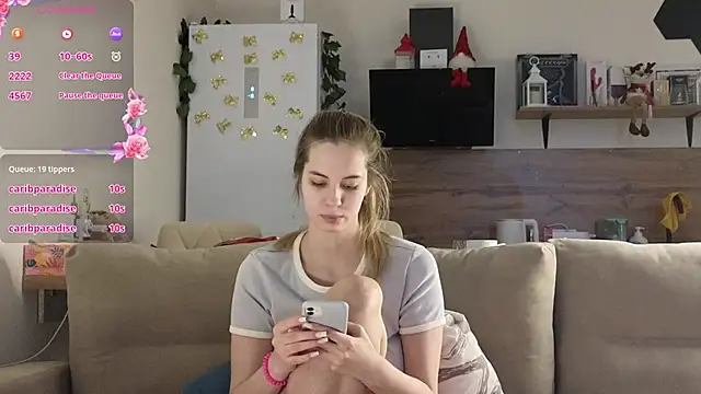 Snapshot of Girl_alone_home chatting on February 15, 4:58 am Girl alone home online show from February 15, 4:58 am