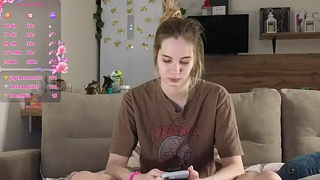 Snapshot of Girl_alone_home chatting on February 20, 6:24 pm Girl alone home online show from February 20, 6:24 pm