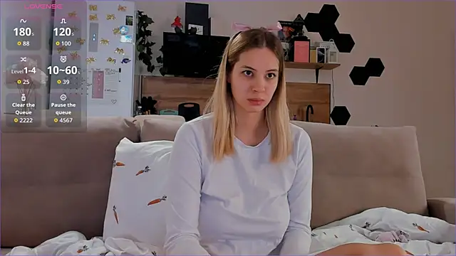 Girl alone home online show from November 6, 3:57 pm