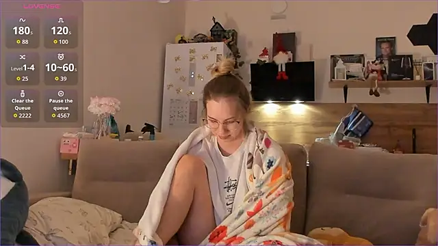 Girl alone home online show from January 15, 4:17 am