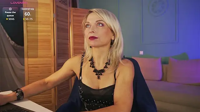 Snapshot of Gloria_Lovely chatting on December 2, 10:42 am Gloria Lovely online show from December 2, 10:42 am