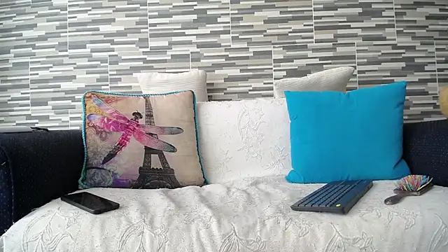 Snapshot of VioletaGomezCo chatting on October 17, 2:52 pm VioletaGomezCo online show from October 17, 2:52 pm