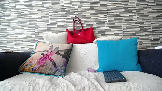 Snapshot of VioletaGomezCo chatting on October 18, 1:45 pm VioletaGomezCo online show from October 18, 1:45 pm