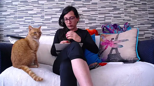 Snapshot of VioletaGomezCo chatting on November 16, 2:44 pm VioletaGomezCo online show from November 16, 2:44 pm