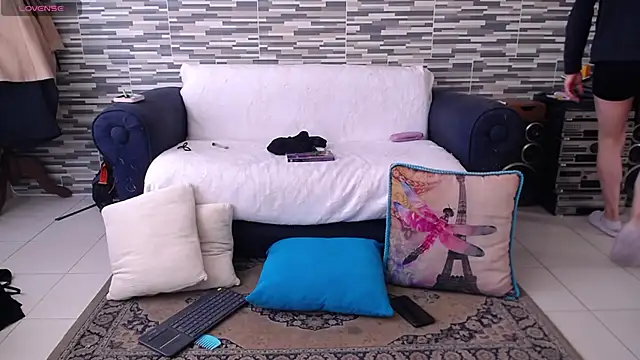 Snapshot of VioletaGomezCo chatting on November 21, 2:16 pm VioletaGomezCo online show from November 21, 2:16 pm