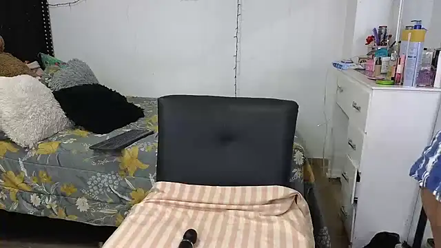 Snapshot of charlotte_077 chatting on November 25, 3:17 am charlotte 077 online show from November 25, 3:17 am