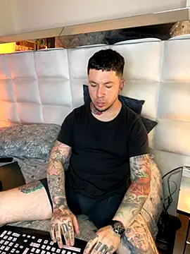 Snapshot of Adam_tatto chatting on November 16, 1:22 am Adam tatto online show from November 16, 1:22 am