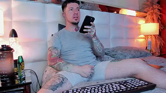 Snapshot of Adam_tatto chatting on November 18, 2:17 am Adam tatto online show from November 18, 2:17 am