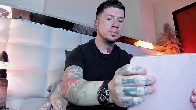 Snapshot of Adam_tatto chatting on November 25, 4:12 am Adam tatto online show from November 25, 4:12 am