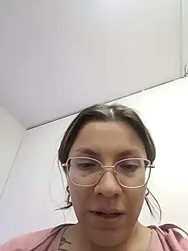 karlamorris  online show from January 11, 7:59 pm