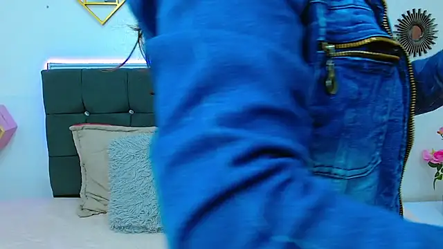 karlamorris  online show from February 22, 8:53 pm