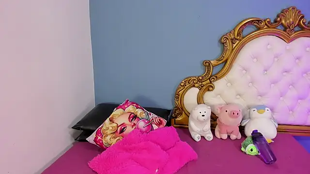 Snapshot of AlanaJones1 chatting on March 4, 3:45 am AlanaJones1 online show from March 4, 3:45 am