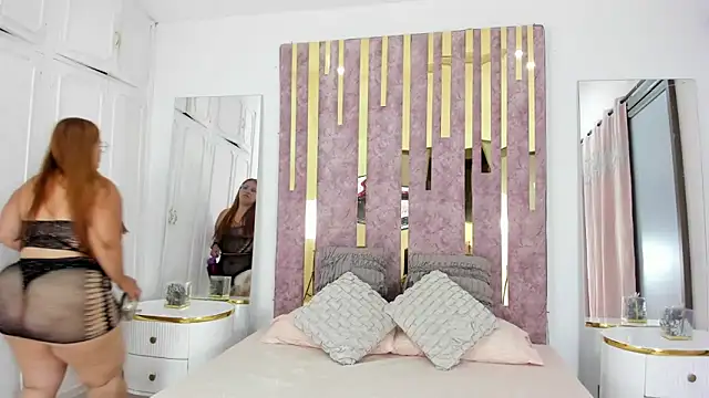 Snapshot of LeahxBarker chatting on February 18, 11:30 pm LeahxBarker online show from February 18, 11:30 pm