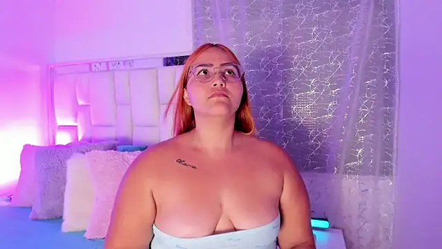 Snapshot of LeahxBarker chatting on October 28, 2:26 am LeahxBarker online show from October 28, 2:26 am