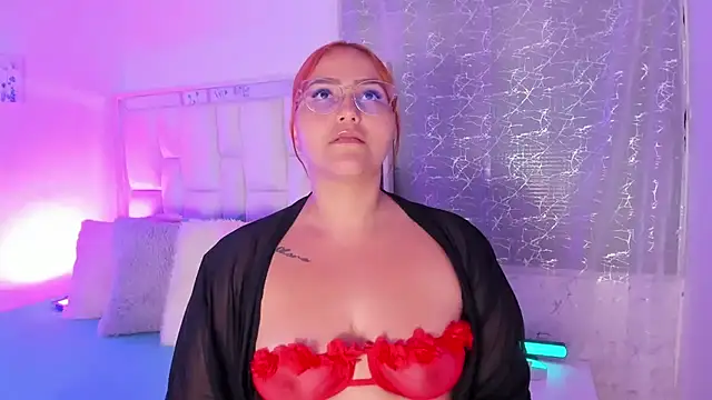 Snapshot of LeahxBarker chatting on November 12, 2:01 am LeahxBarker online show from November 12, 2:01 am