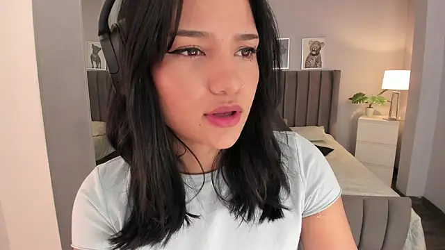 Snapshot of renee_shelby_ chatting on December 12, 7:59 pm renee shelby online show from December 12, 7:59 pm