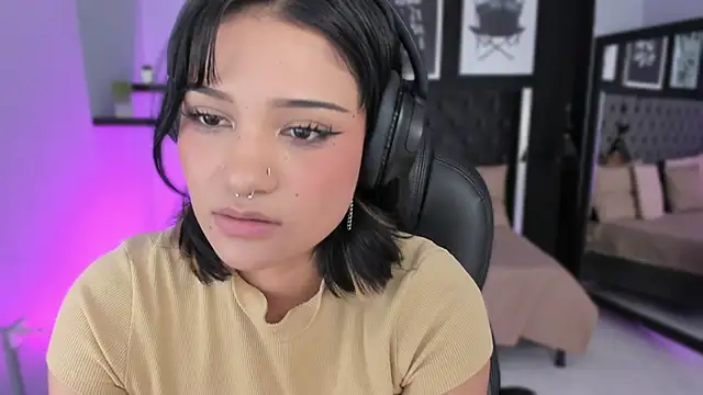 renee shelby  online show from March 12, 8:26 pm