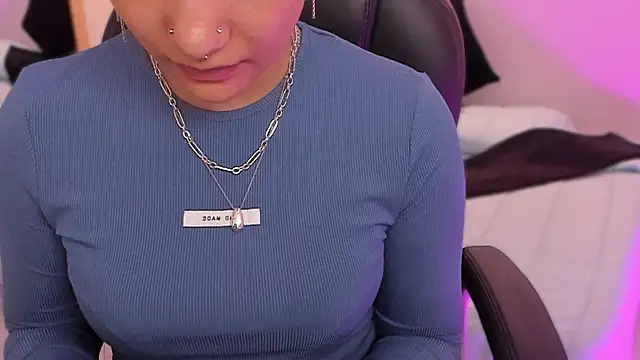 renee shelby  online show from April 8, 2:28 pm