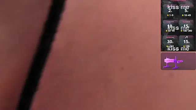Snapshot of Anniee_boobs chatting on February 6, 4:10 am Anniee boobs online show from February 6, 4:10 am