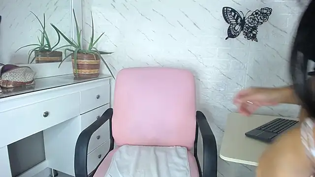 Saritatellez online show from March 10, 10:13 pm