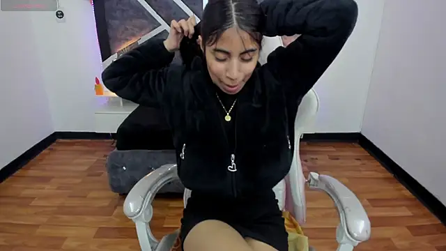 Snapshot of lunitaa18 chatting on February 26, 10:31 pm lunitaa18 online show from February 26, 10:31 pm