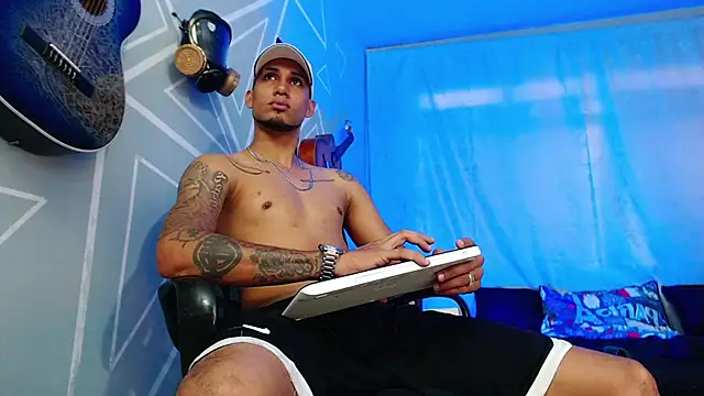 MagnusFrost online show from February 8, 7:38 pm