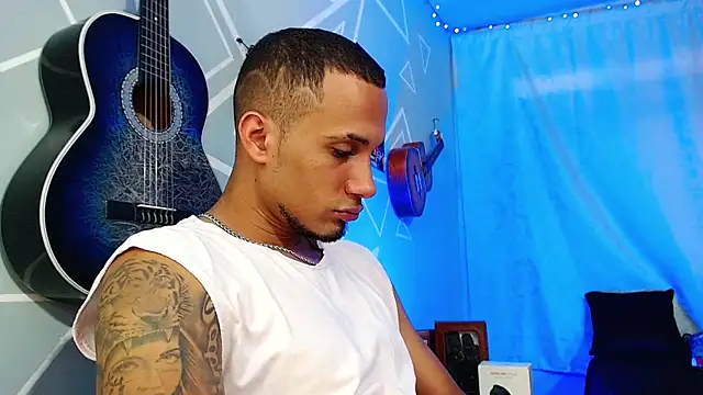 MagnusFrost online show from February 19, 7:59 pm