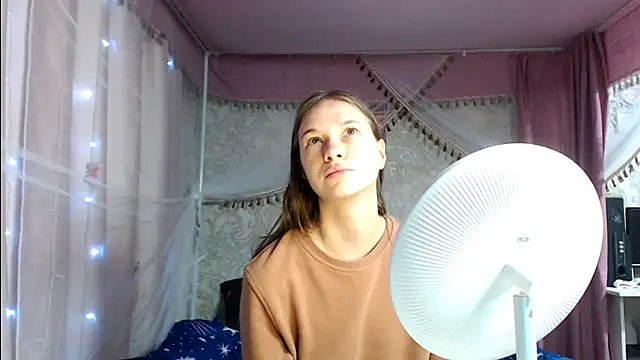 Snapshot of leila_bambi_ chatting on November 12, 2:45 am leila bambi online show from November 12, 2:45 am