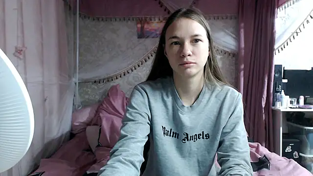 Snapshot of leila_bambi_ chatting on December 2, 7:31 pm leila bambi online show from December 2, 7:31 pm