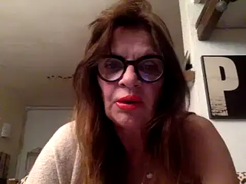 Snapshot of gildamilf chatting on December 2, 8:00 pm gildamilf online show from December 2, 8:00 pm