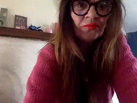 Snapshot of gildamilf chatting on December 8, 1:14 pm gildamilf online show from December 8, 1:14 pm