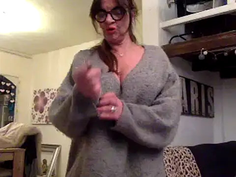 Snapshot of gildamilf chatting on December 9, 7:39 pm gildamilf online show from December 9, 7:39 pm