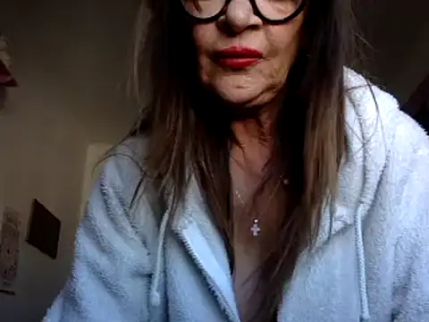 Snapshot of gildamilf chatting on December 17, 1:27 pm gildamilf online show from December 17, 1:27 pm