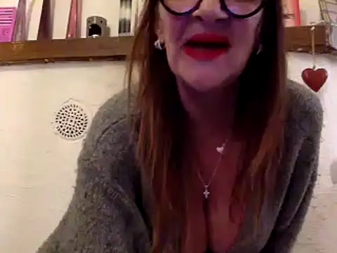 Snapshot of gildamilf chatting on December 23, 8:47 pm gildamilf online show from December 23, 8:47 pm