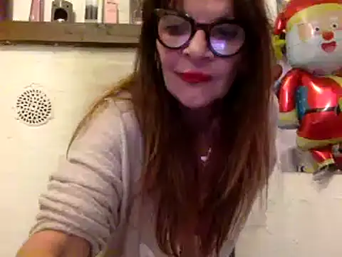 Snapshot of gildamilf chatting on January 2, 8:46 pm gildamilf online show from January 2, 8:46 pm