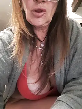 Snapshot of gildamilf chatting on November 15, 10:37 pm gildamilf online show from November 15, 10:37 pm