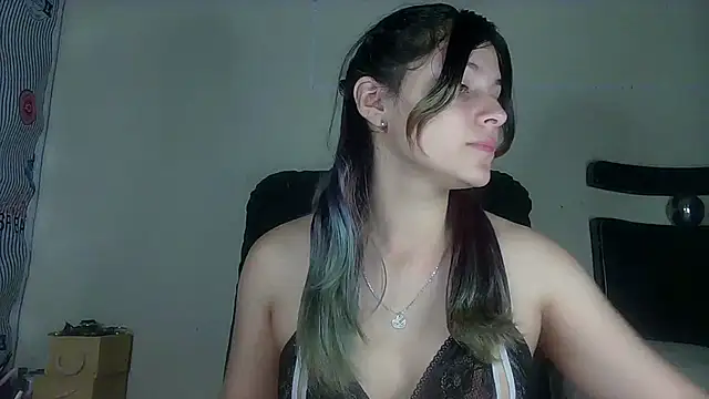 Snapshot of Elith_20 chatting on February 1, 3:08 am Elith 20 online show from February 1, 3:08 am