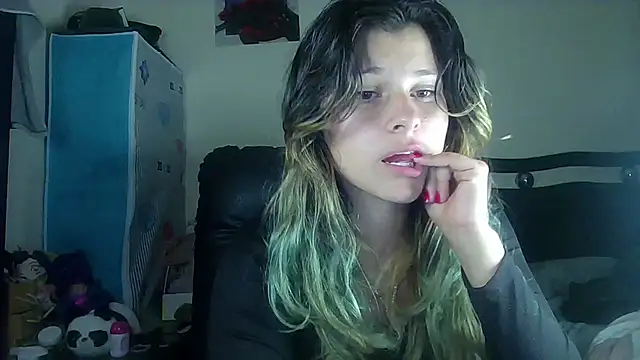 Snapshot of Elith_20 chatting on March 16, 8:32 am Elith 20 online show from March 16, 8:32 am