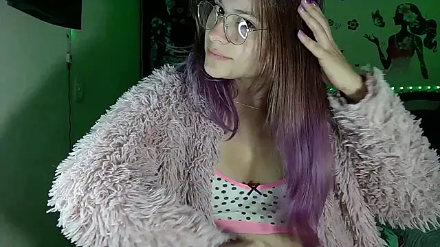 Snapshot of Elith_20 chatting on October 13, 3:28 am Elith 20 online show from October 13, 3:28 am