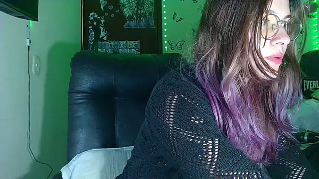 Snapshot of Elith_20 chatting on October 16, 4:02 am Elith 20 online show from October 16, 4:02 am