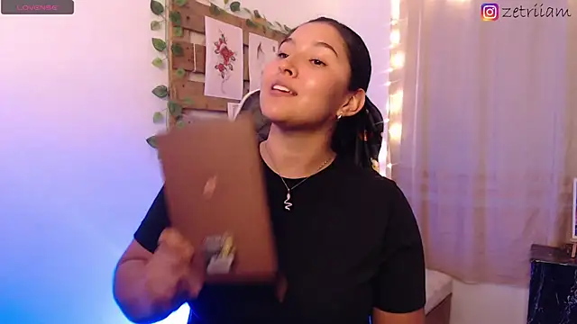 Snapshot of Zetrionn chatting on March 8, 2:12 am Zetrionn online show from March 8, 2:12 am