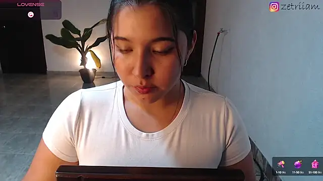 Snapshot of Zetrionn chatting on March 20, 2:08 am Zetrionn online show from March 20, 2:08 am