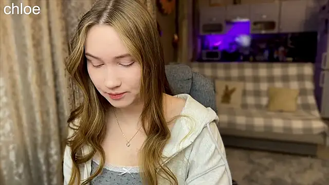 Snapshot of ChloeMillerMeow chatting on November 1, 8:33 pm ChloeMillerMeow online show from November 1, 8:33 pm