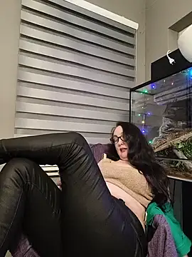 Snapshot of CamilleDesire chatting on November 19, 5:02 pm CamilleDesire online show from November 19, 5:02 pm