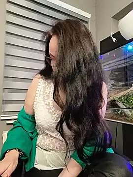 Snapshot of CamilleDesire chatting on November 23, 5:02 pm CamilleDesire online show from November 23, 5:02 pm