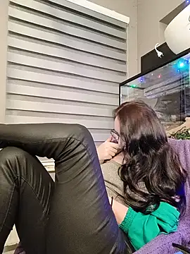 Snapshot of CamilleDesire chatting on November 24, 5:01 pm CamilleDesire online show from November 24, 5:01 pm