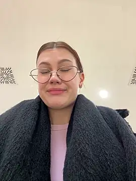 RinaCat online show from January 6, 8:35 am