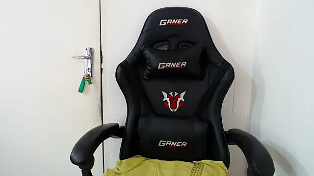 Snapshot of IceBellaCane313 chatting on September 16, 12:28 pm IceBellaCane313 online show from September 16, 12:28 pm